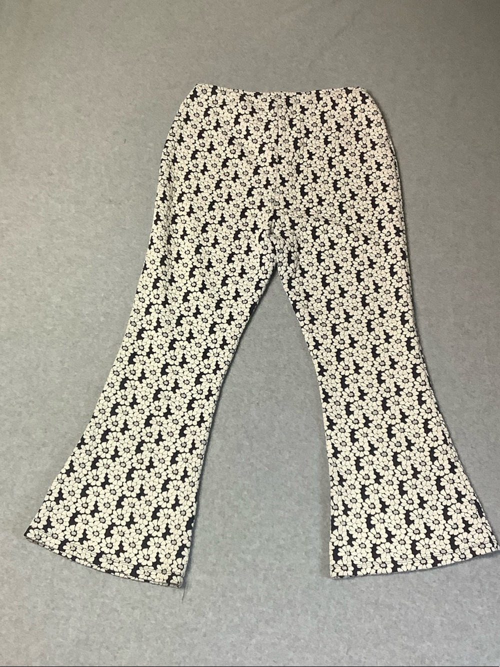 Willow Tree Black and White Floral Skirt - Picture 8 of 9